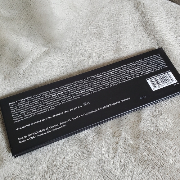 NIB StudioMakeup Eyeshadow Pallette - Picture 2 of 4